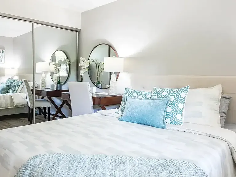 Ellinwood Apartments — Photo 12