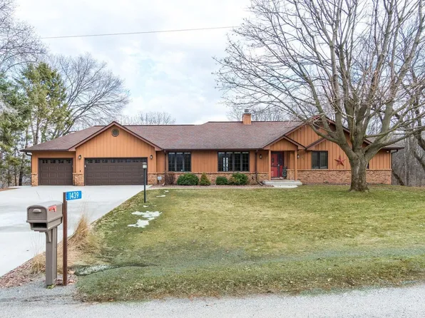 1439 Crescent Hills Dr, La Crescent, MN 55947