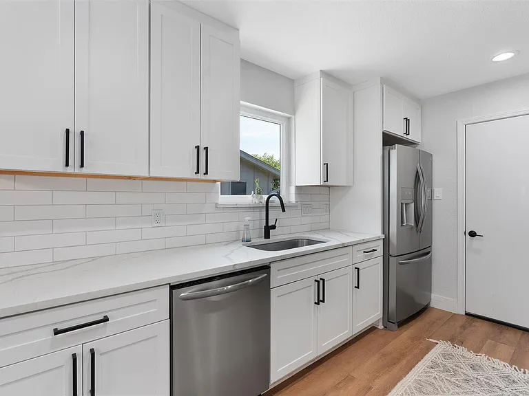 7806 Woodcroft Dr — Photo 10