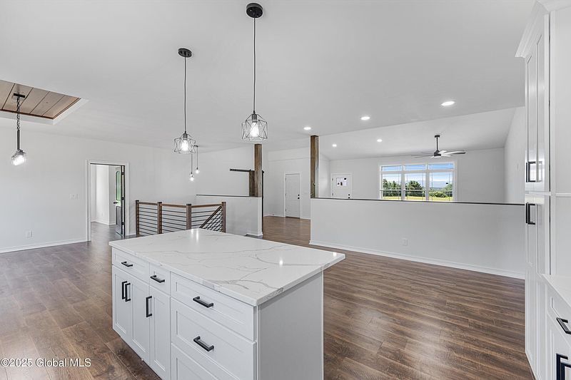 4th image of 718 Groveside Road