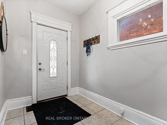 3rd image of 30 Dundas St