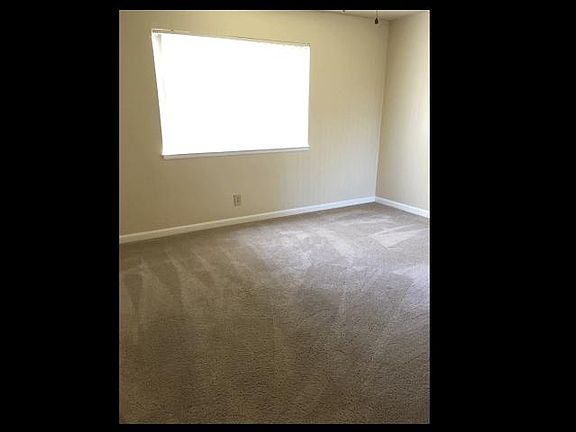 5th image of 1426 Alamo Dr #D