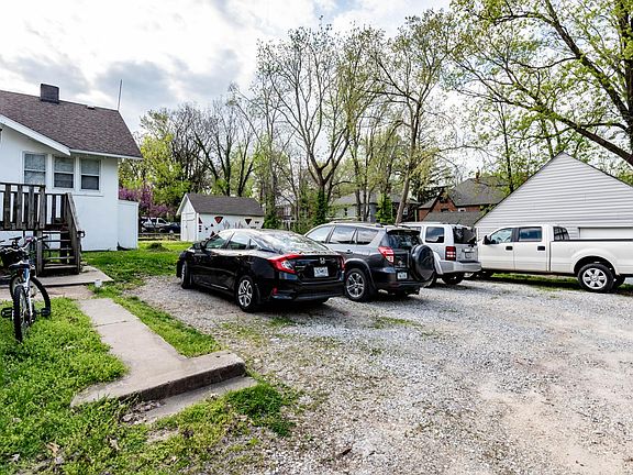 2nd image of 1511 Rosemary Ln