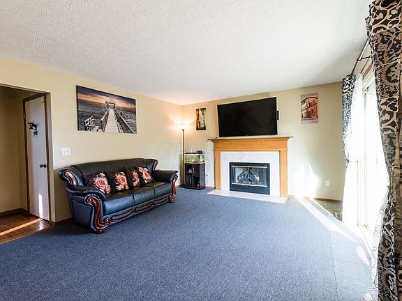 3rd image of 7249 Moonbay Ct