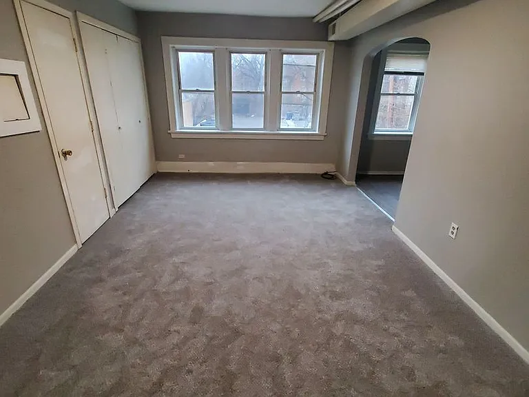 2214-2220 W Hopkins St. (8 Unit) — Photo 1
