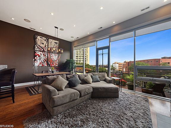 3rd image of 1138 N Milwaukee Ave #4