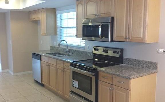 3rd image of 103 Lisar Ln