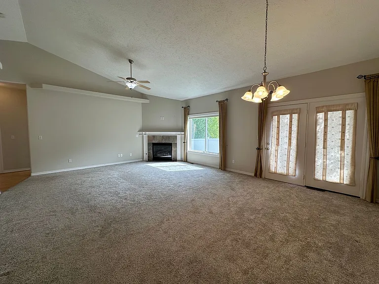 12405 E Aunnic Ln — Photo 8