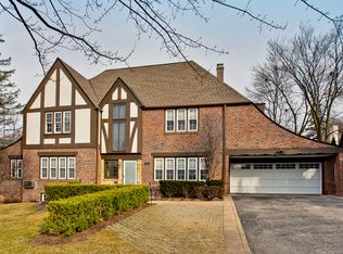 978 Elm Ridge Dr, Glencoe, IL 60022