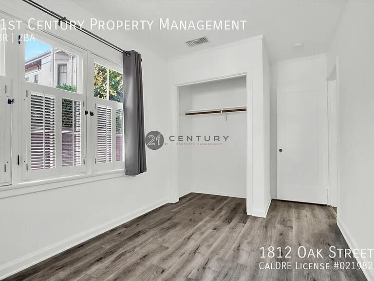 1812 Oak St — Photo 22