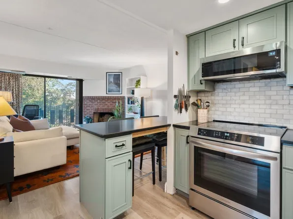 390 Broadway APT 54, Somerville, MA 02145