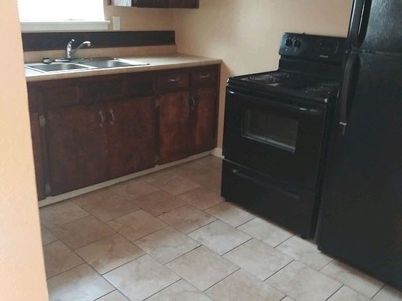 5th image of 903 S 19th St APT D