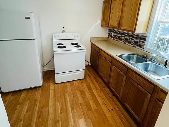 2nd image of 110 Arlington St