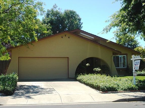 2nd image of 925 Del Norte Dr