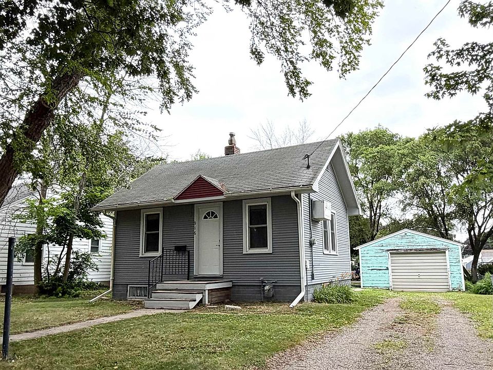 1st image of 916 8th St NE