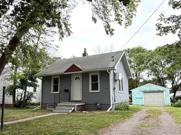 916 8th St NE, Mason City, IA 50401