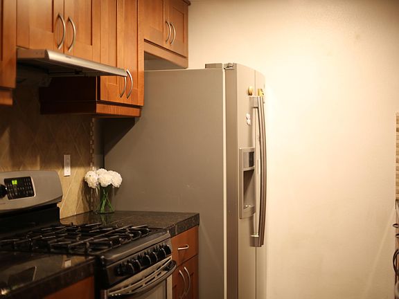 5th image of 425 Stoneridge Ln