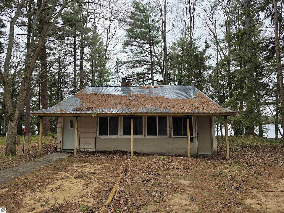 1st image of 1134 E Lake Dr SE