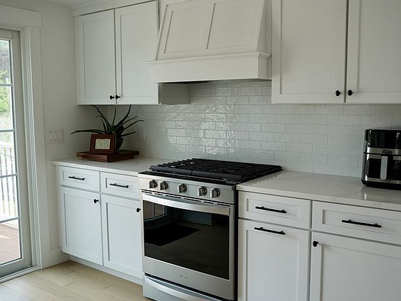 5th image of 86 Abigail Adams Cir