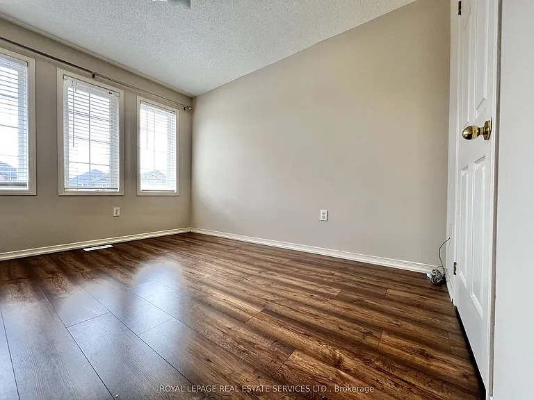 2153 Redstone Cres — Photo 21
