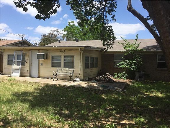 2nd image of 313 W Ferndale Ln