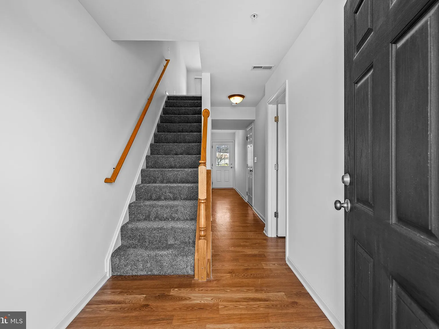 4 bed, 2.5 bath, 1625 sqft, $1,936 — Photo 3