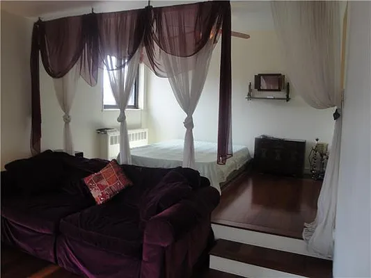 Sold by R New York | media 9