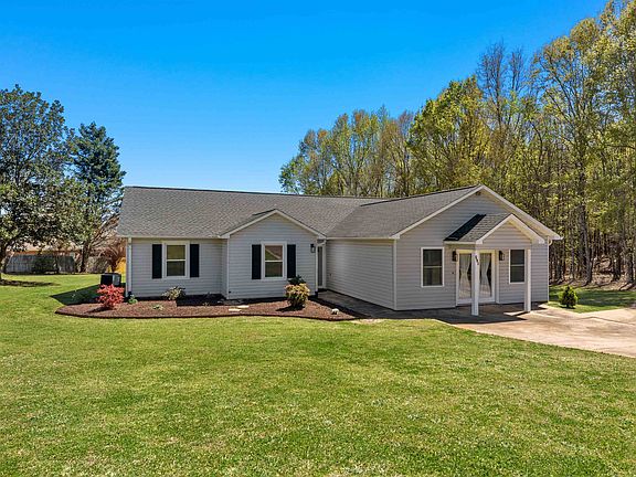 3rd image of 591 Grand Canyon Rd