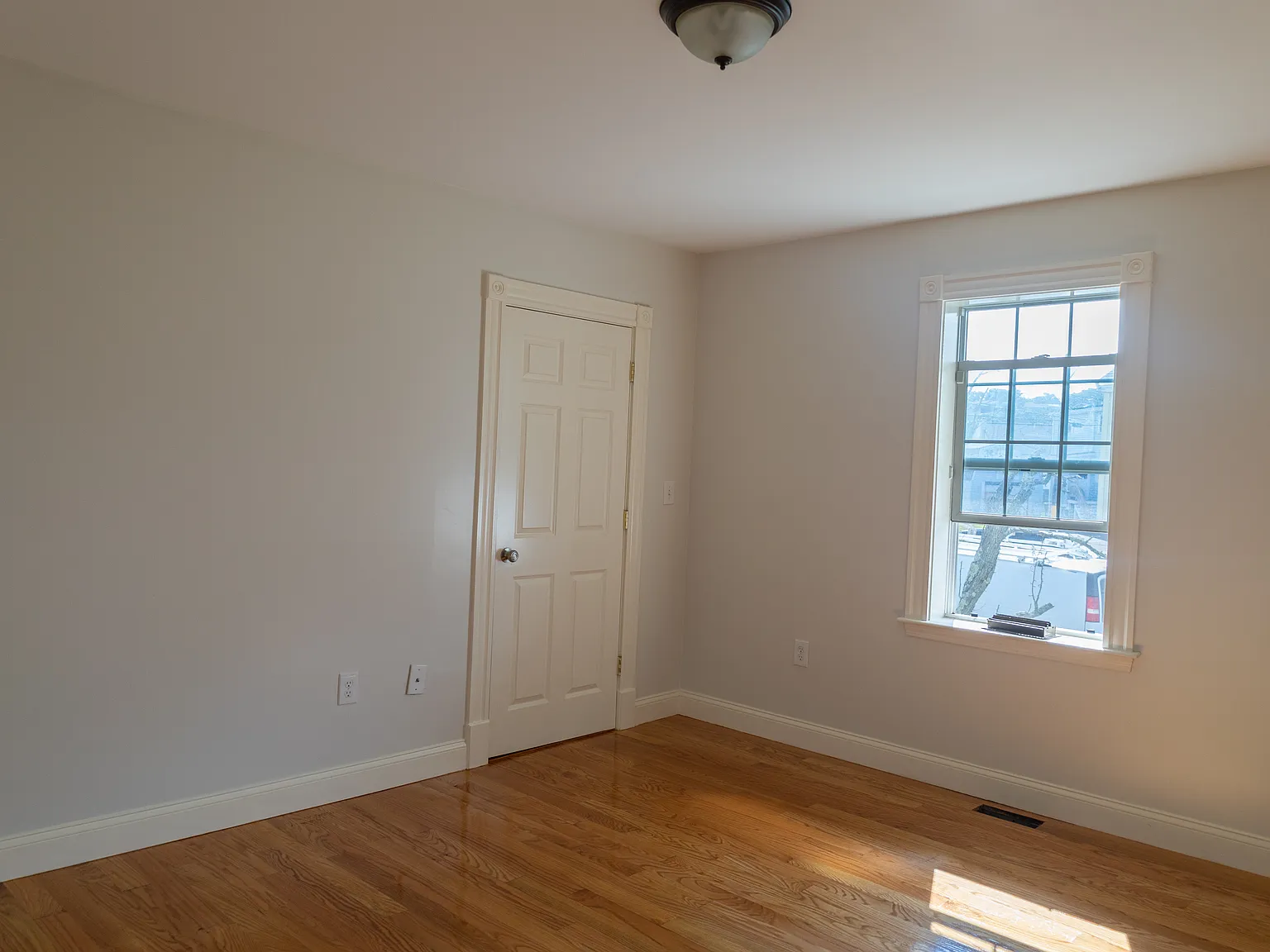 6 Venice Ave — Photo 4