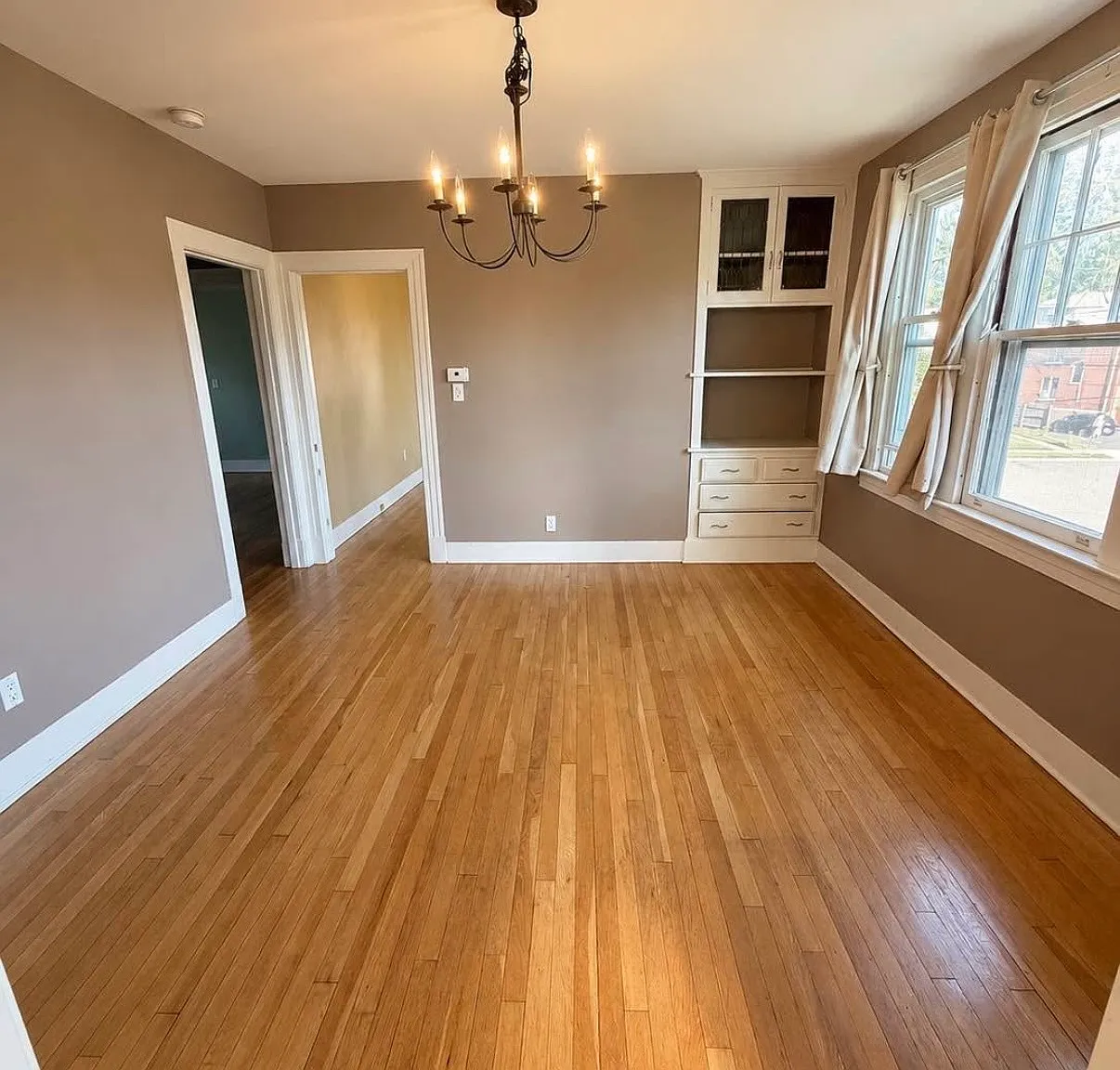 2 bed, 1.0 bath, 2700 sqft, $2,250 — Photo 4