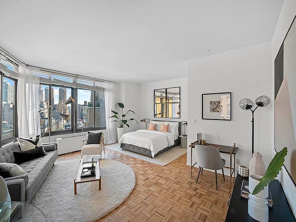 1st image of 155 W 70th St #Ph1g