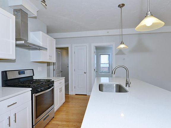 5th image of 52 Carrington Ave #1