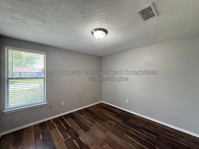 1071 Castlebury Mansion — Photo 13