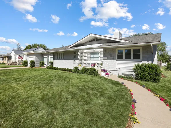 902 4th Ave E, Williston, ND 58801