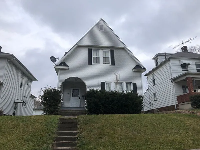 769 S Oakland Ave photo 1