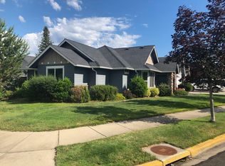 1483 SW David Dr, Grants Pass, OR 97527