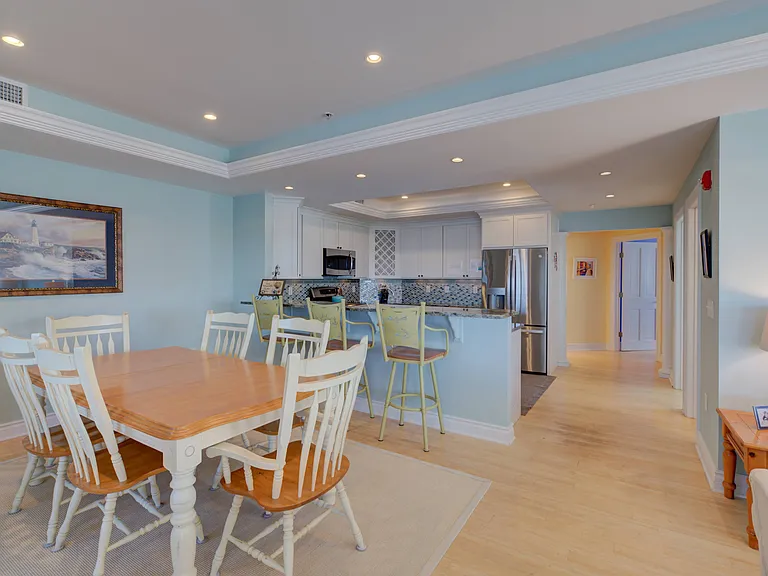 124 Bay St #R2 — Photo 16