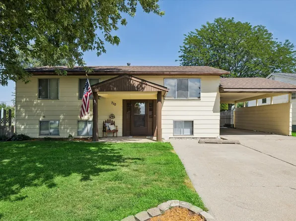 710 3rd St, Colona, IL 61241