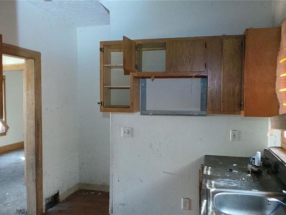 5th image of 474 Stanton Ave