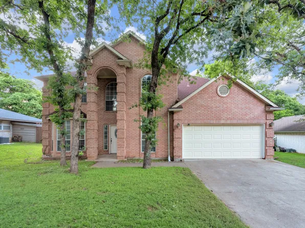 2119 Twin Elms Dr, Arlington, TX 76012