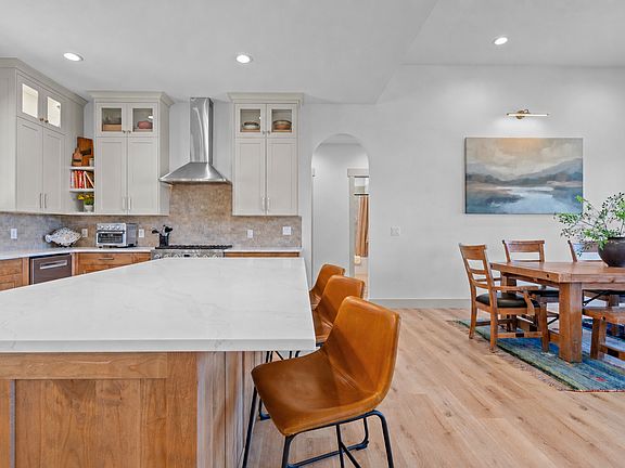 5th image of 70 Valley View Cir