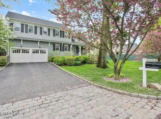 100 Woodside Dr, Greenwich, CT 06830