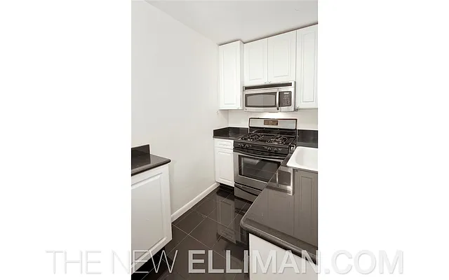 Rented by Douglas Elliman | media 22