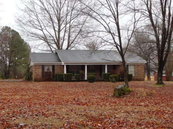 1704 Northwood Dr, Huntingdon, TN 38344