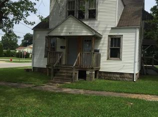 303 Lincoln Ave, Flora, IL 62839