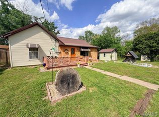113 Hickory St, Panama, IL 62077