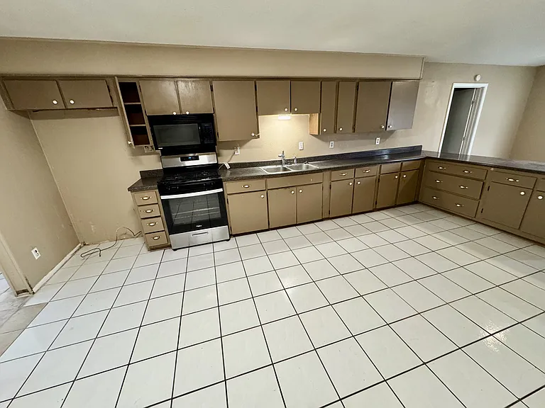 146 Stapleton St — Photo 8
