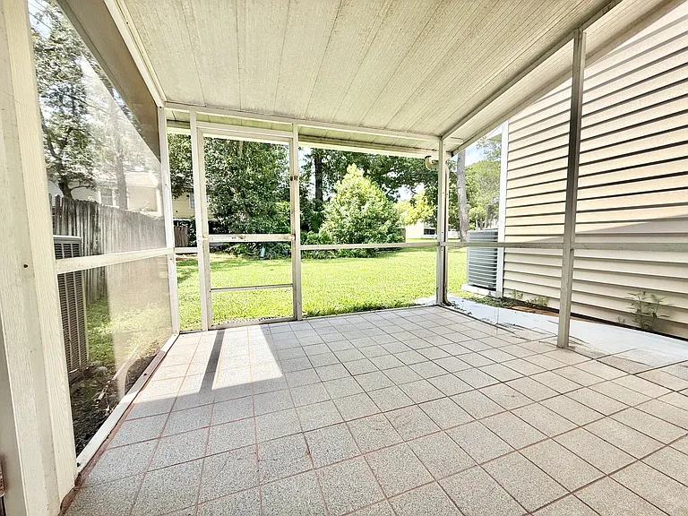 304 Woodgreen Ln — Photo 12