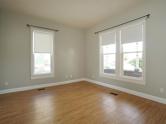 4th image of 541 Glenrose Ave