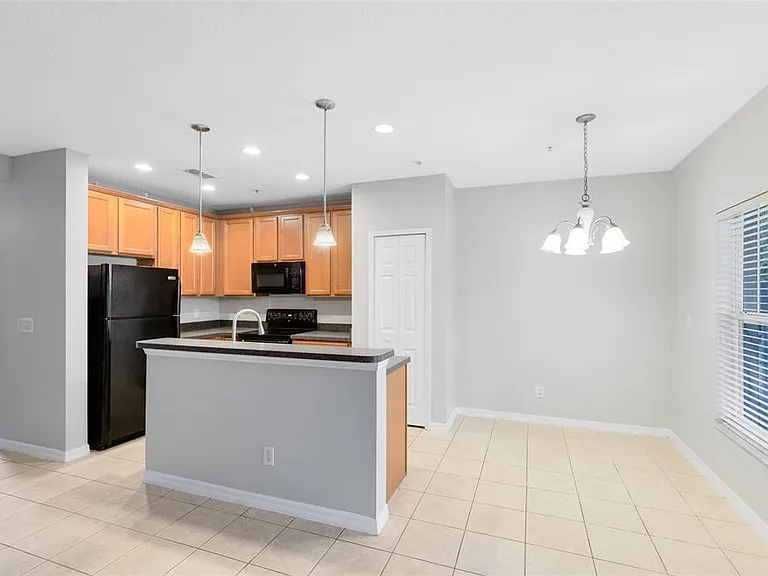 2064 Cypress Bay Blvd — Photo 5